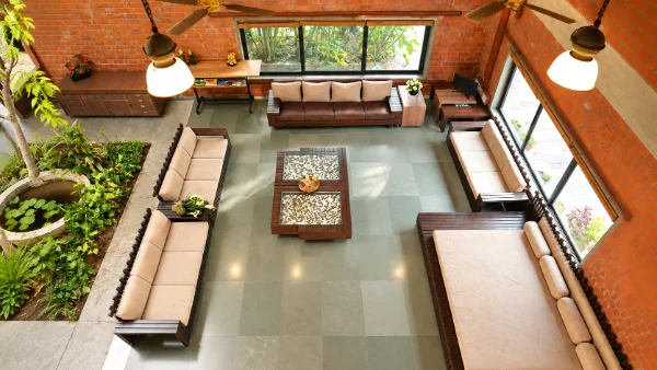 lounge_1672x941 (1)-600x338